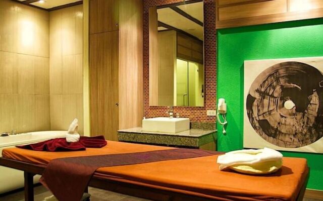 Jolly Suites Petkasem