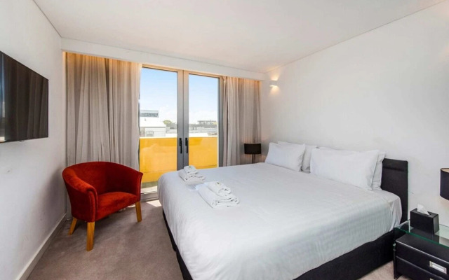 Stylish Room - Enjoy City Views on Rooftop Terrace
