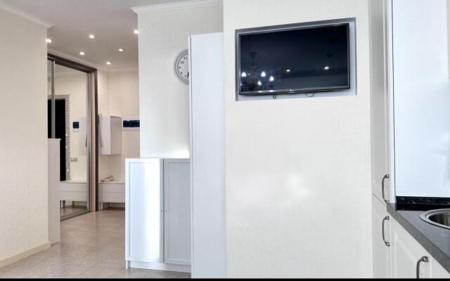 Apartments Pro (Apartments Pro) on Novo-Sadovaya street 106M