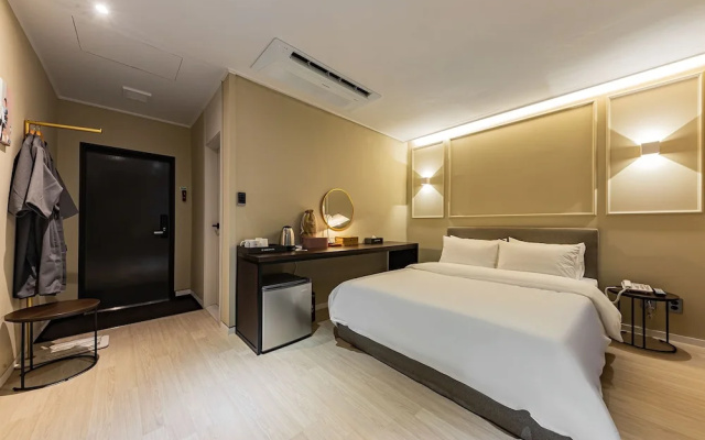 Brown Dot Hotel