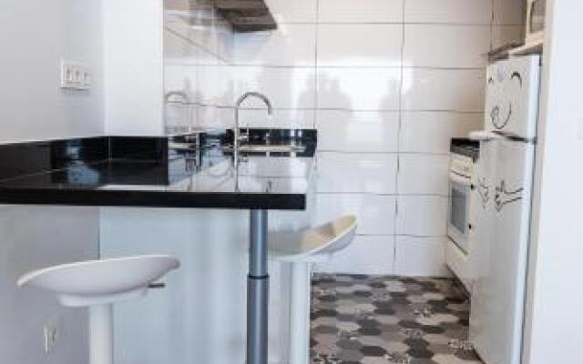 Amazing Sea Views with AC two min beach