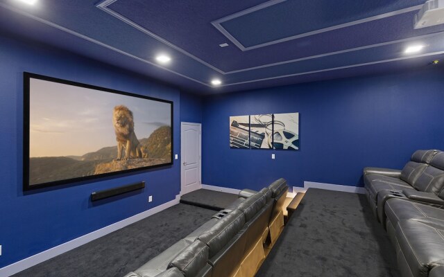 St004v: 10 Bed, Frozen, Spongebob