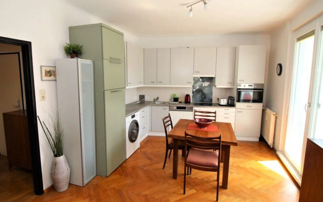 Opera Wien in Wien With 2 Bedrooms and 3 Bathrooms