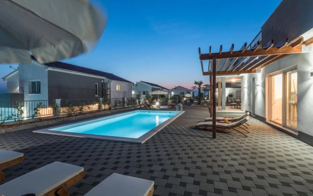 Modern and Spacious Home With Swimming Pool