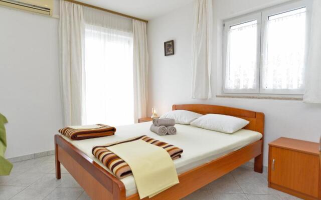 Apartment 72