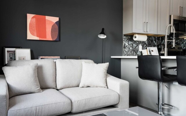 Bordeaux - Luxe LF Square Apts with Rooftop by Zencity