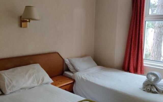 Inglewood Palm Hotel