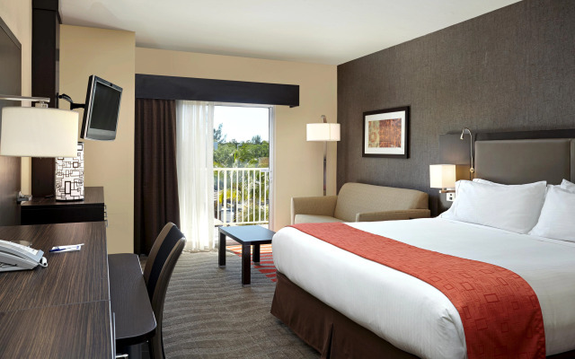 Holiday Inn Express & Suites Naples Downtown - 5th Avenue by IHG