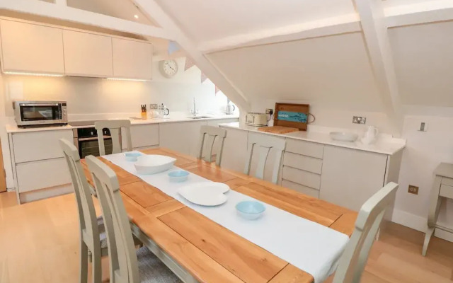 7 The Manor House, Hillfield Village