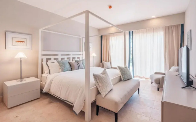 Apt w 2br-beachfront Private Pool in Sotogrande