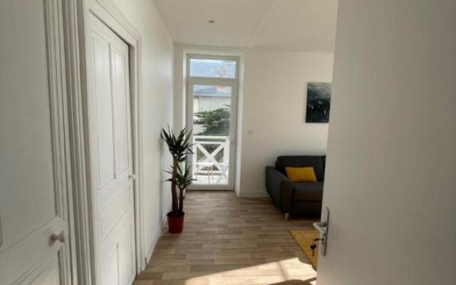 Appartement rénové dans villa d'exception face à la mer