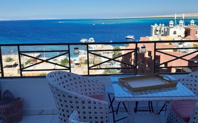 3-bed Apartment With Sea View Sleeps 6