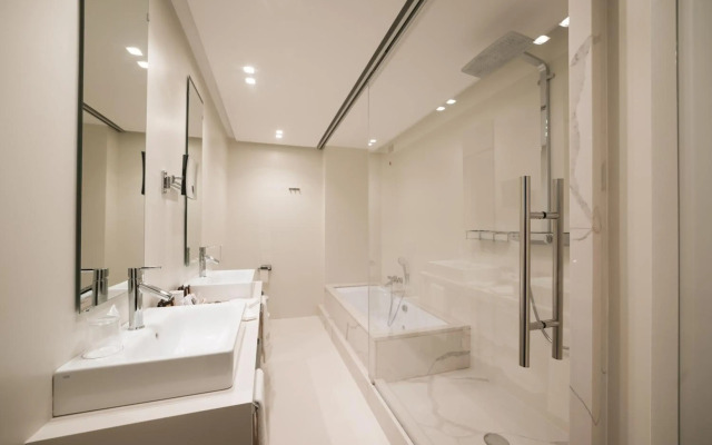 Royal Palace Luxury Suites & Hotel