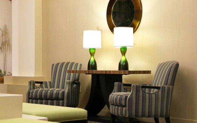 Отель Embassy Suites by Hilton Charlotte