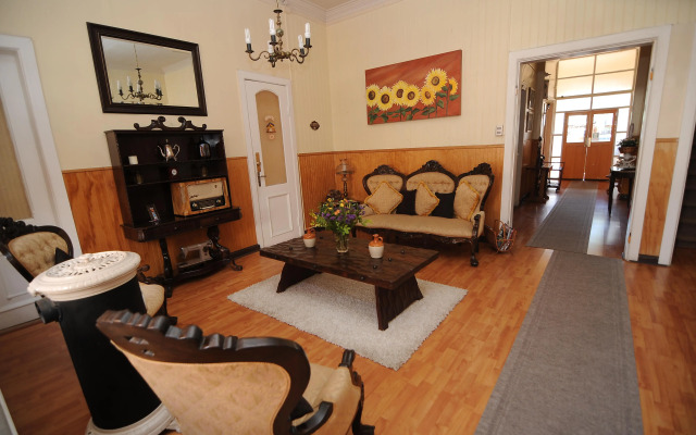 Cabañas y Hostal Borde Rio