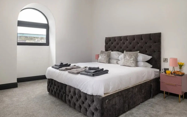 Beautiful 5 Bedroom Apartment in Capel Salem