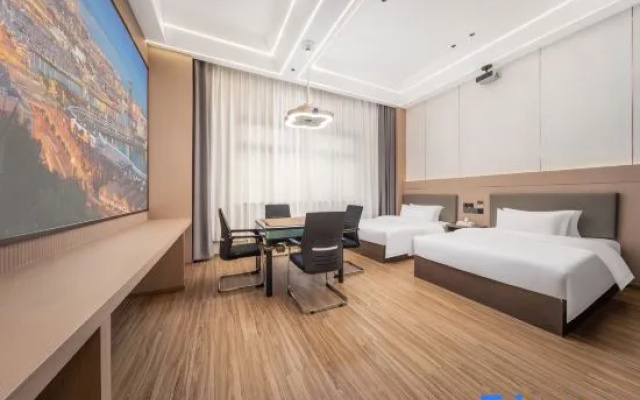 Yuan Atour Hotel (Yiwu Airport High-speed Railway Station)