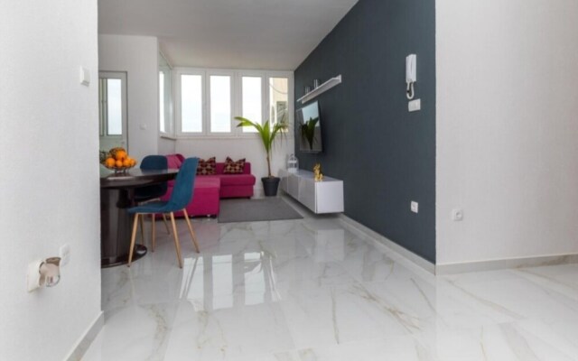 LEILANI -Stunning view apartment near the center!