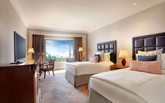 Taj Lands End