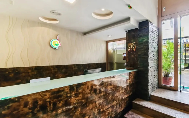 Oyo 30525 Dwarka Grand