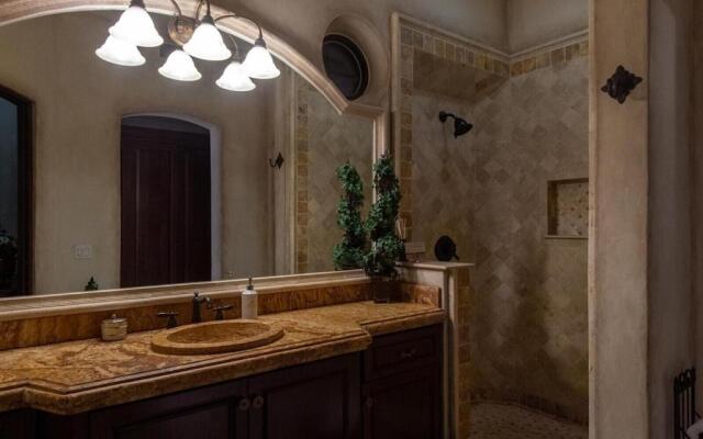 Stunning 6BD Pedregal Villa Maria