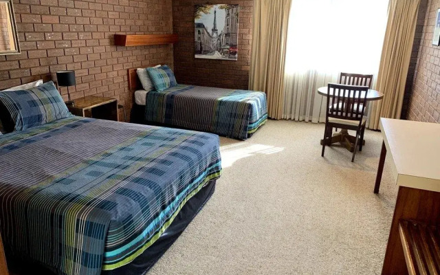Kingswood Motel & Apartments