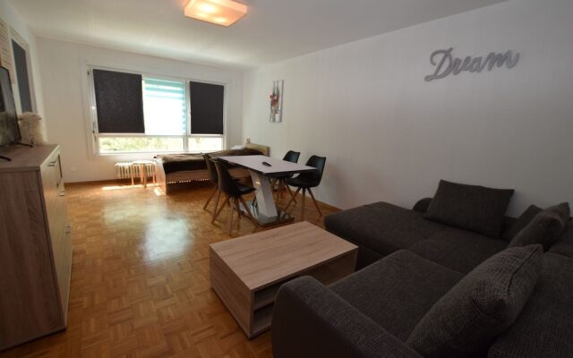 AB Apartment 83