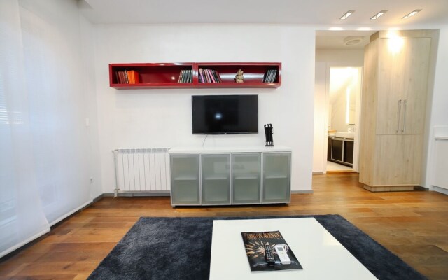 Status Superior Apartments