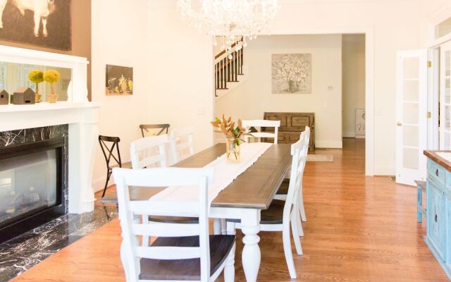 AVA House Bed & Breakfast