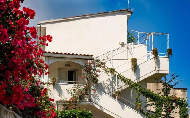 Regginè Holiday Apartments