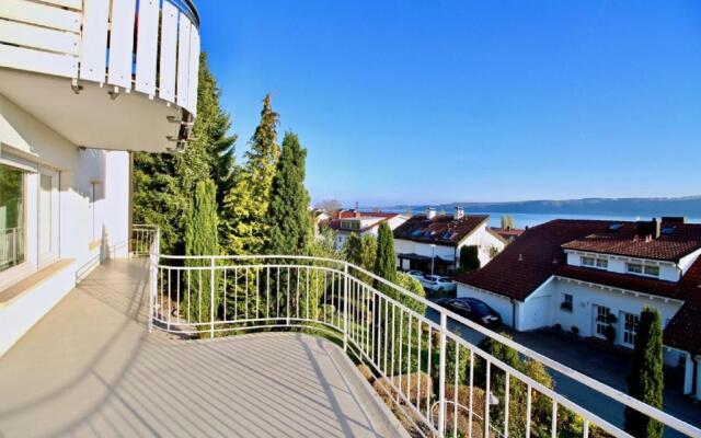 Seeterrasse mit Seeblick