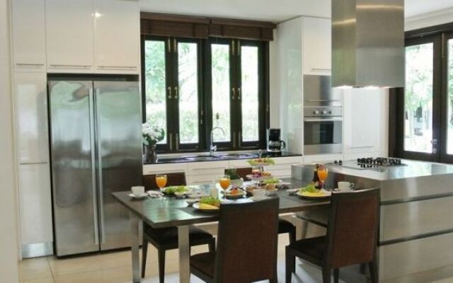 Phuket Ratchamaka Pool Villa