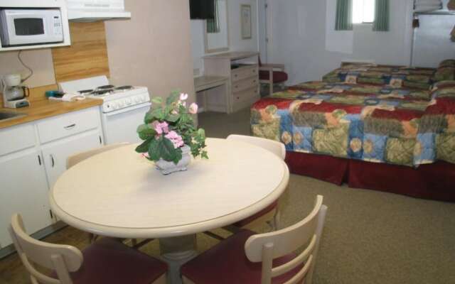 Beach House Inn and Suites