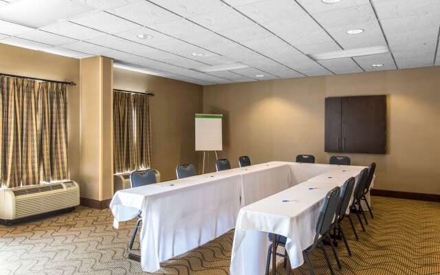 Comfort Inn & Suites Thomson