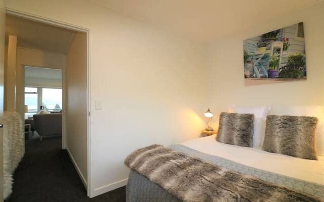 Central City Apartment, Parking, Bay Views