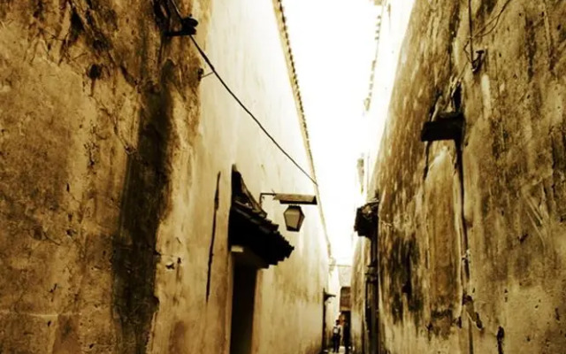 Wuzhen Bridge River Home Inn