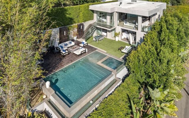 Sunset Heights - Elegant Modern Villa With Beautiful Views in the Hills