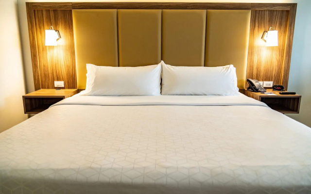 Holiday Inn Express & Suites Ensenada Centro by IHG