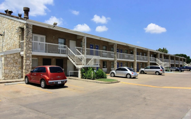 Motel 6 Austin, TX - Central Downtown UT