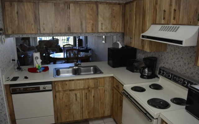 Beautiful 2 Bedroom 2 Bath Condominium