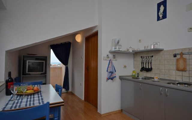 Apartments and Rooms Mladen