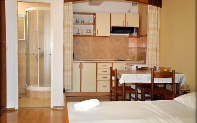 Apartments Lumbarda