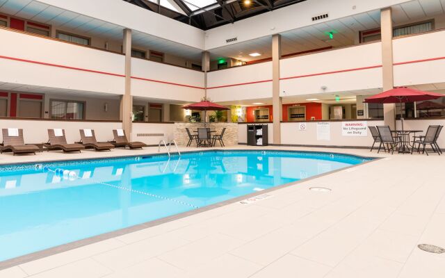 Holiday Inn Milwaukee Brookfield by IHG