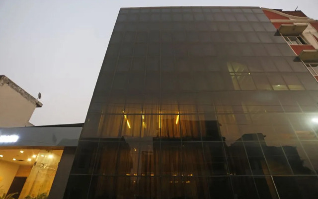 OYO 10968 Hotel Almati 1