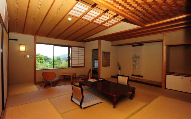 Yugawara Spa Ryokan Ashikari