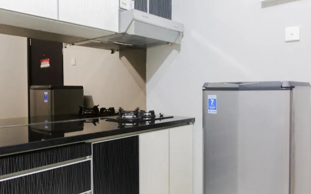 Fresh And Bright Studio Room At Nifarro Park Apartment