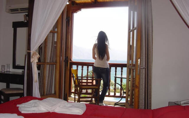 Porto Lourbas Hotel