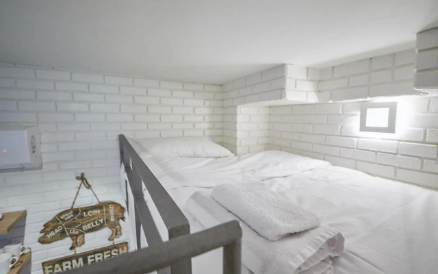 Mind-blowing petite studio in the heart of Athens!