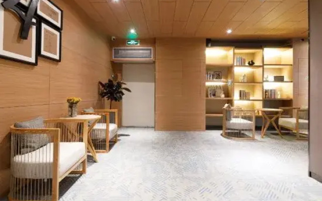 RANZ Lanz Hotel Shenzhen Vanke Yuncheng (Xili Subway Station)