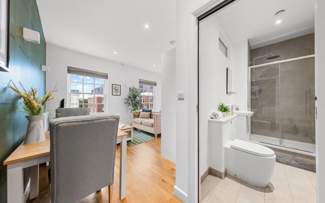 Stunning 1 Bed Apartment Near Heathrow London